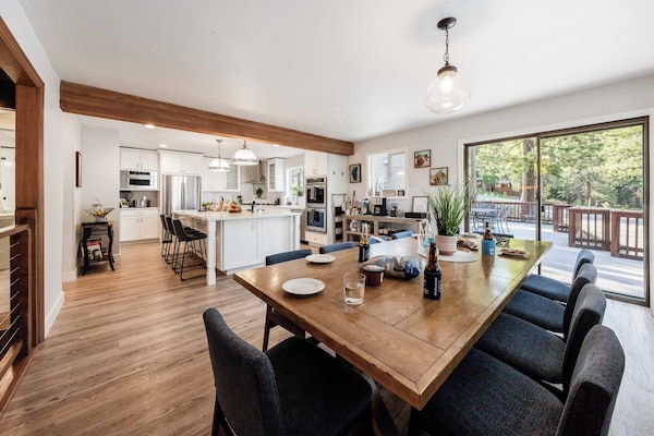 Geraldine Drive By Avantstay Hot Tub, Views, Walk To Trails + Game Room - Lake Tahoe