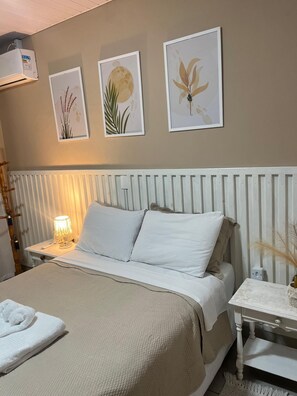 1 bedroom, iron/ironing board, internet, bed sheets