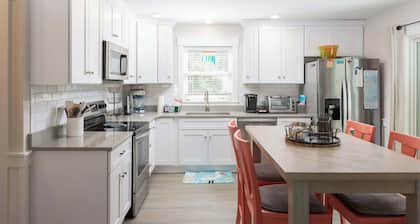 Short Walk to Beach, Coastal Home in Heart of NH!