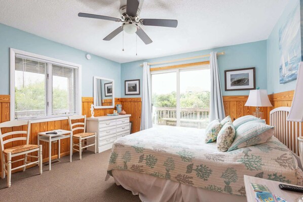 4 bedrooms, WiFi, bed sheets - New Listing! Steps from beach & sound access. (Duck)