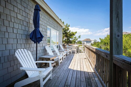 New Listing! Steps from beach & sound access.