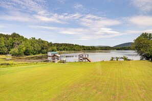 Property grounds - Fire Pit + BBQ: Lake Guntersville Family Home (Hollywood)