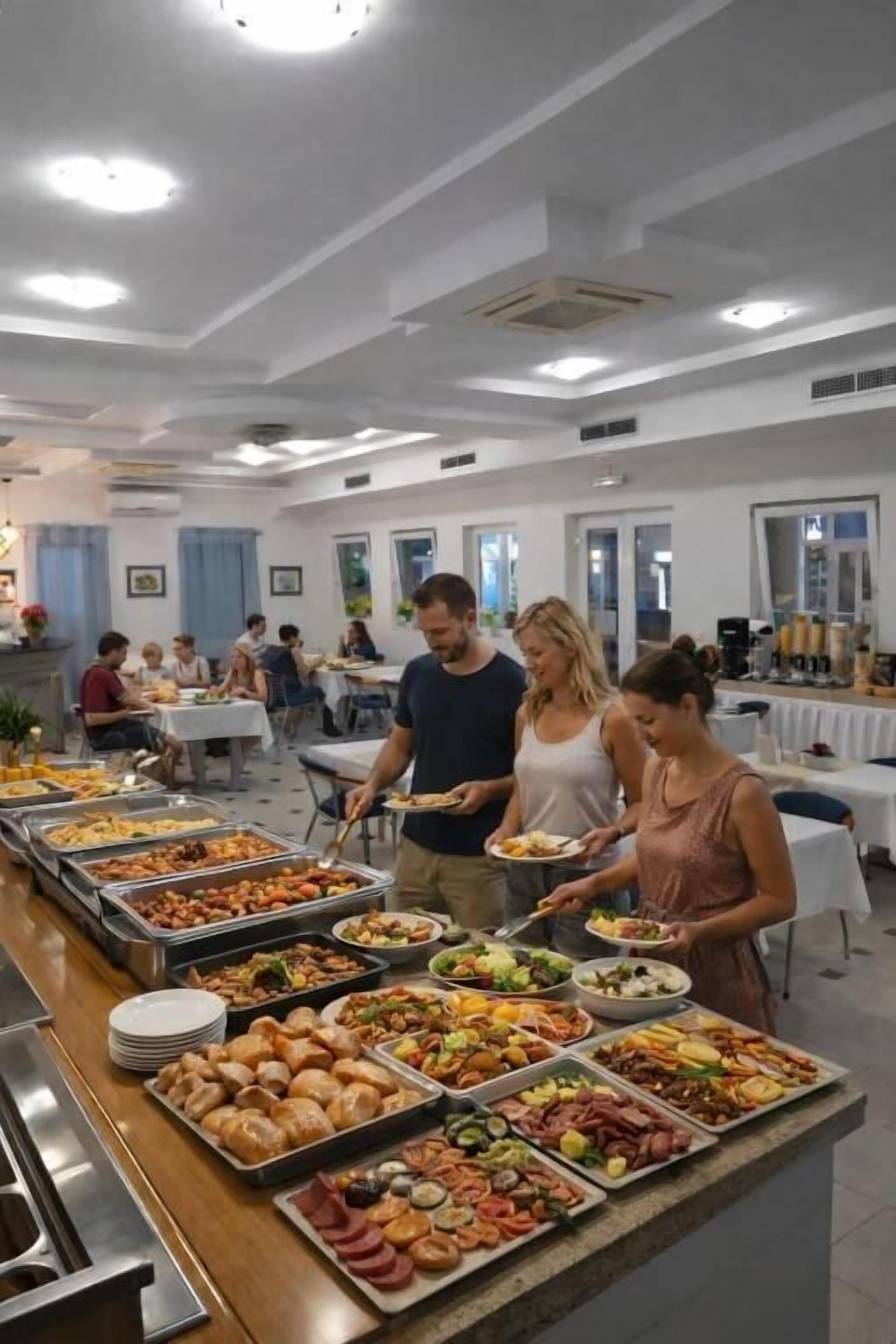 Café da manhã com buffet grátis todos os dias