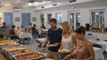 Free daily buffet breakfast