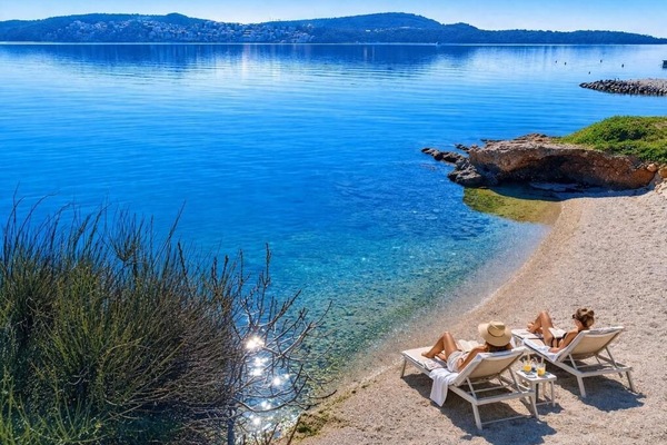Beach nearby, 2 beach bars