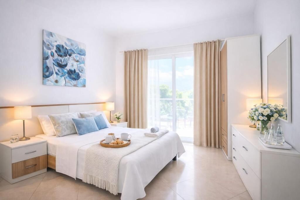 Appartamento Classic, angolo cottura, vista mare | Una scrivania, postazione laptop, tende oscuranti, Wi-Fi gratuito