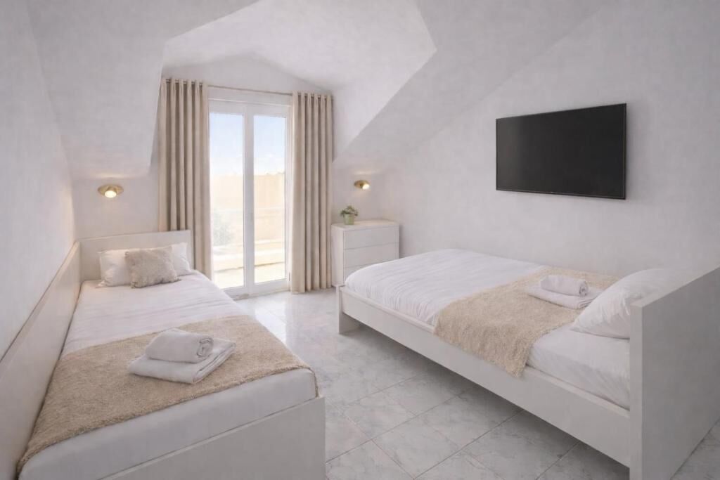 Tripla Standard, bagno privato, vista mare | Una scrivania, postazione laptop, tende oscuranti, Wi-Fi gratuito