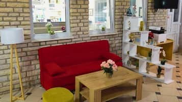 Coin salon dans le hall