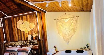 Cozy private cabin with bathtub and ocean view in a great location.