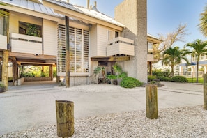 Exterior - Stylish Waterfront Oasis in St Pete Beach (St Pete Beach)