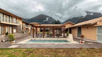 Kolam renang terbuka