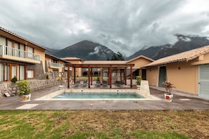 Outdoor pool - Hotel Casa Eva (Urubamba)