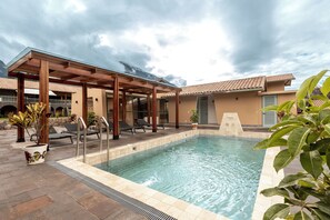 Outdoor pool - Hotel Casa Eva (Urubamba)