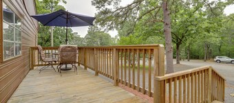 Greers Ferry Lake Escape: Cabin w/ Pool Access