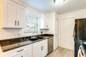 Fridge, microwave, stovetop, dishwasher