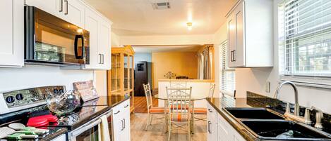 Fridge, microwave, stovetop, dishwasher