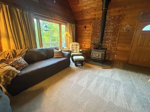 Smart TV - Charming 2-bedroom + loft cabin in Wasilla with Sauna (Wasilla)