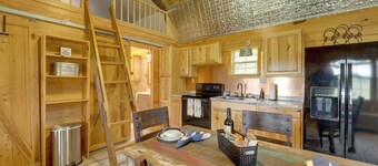 Family-Friendly Ranch Compound, 5 Mi to Splashway!