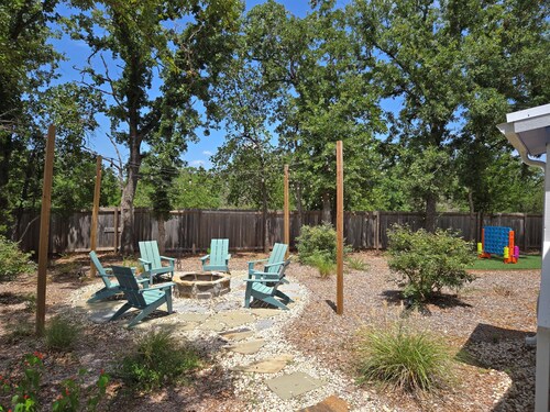 5 mins to Lake | Sleeps 7 | Boat Parking