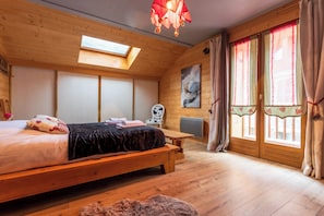 4 chambres, lit parapluie, accès Internet, draps fournis
