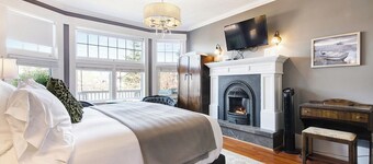 The Ivy On Parker Guest House