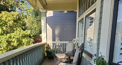 The Ivy On Parker Guest House