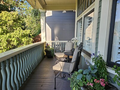 The Ivy On Parker Guest House