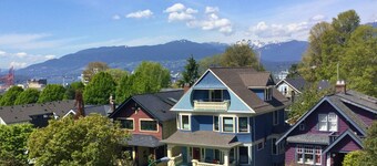 The Ivy On Parker Guest House