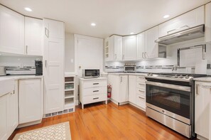 Microones, forn, placa de cuina i rentaplats 