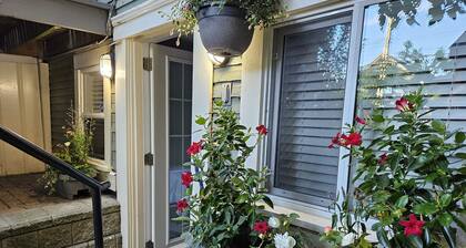 The Ivy On Parker Guest House