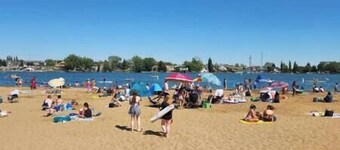 Charming 3BR Getaway | A/C | 15m to YYC/Hwy
