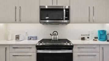 Cookware/dishes/utensils