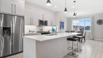 Cookware/dishes/utensils