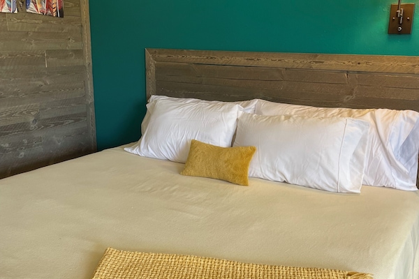 Deluxe eenpersoonskamer | Geluiddichte muren, gratis babybedden, gratis wifi, beddengoed