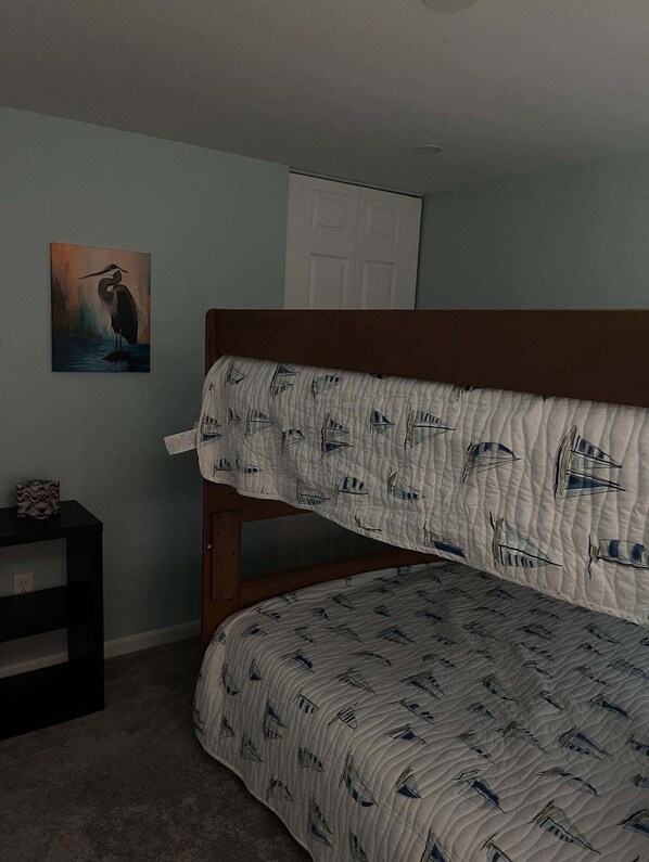 3 室のベッドルーム、アイロン / アイロン台、WiFi、ベッドシーツ