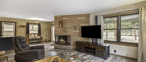 Smart TV, fireplace, ping pong