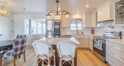 Charming 4 Bed 3.5 Bath Ranch Style Rental on 1 acre - 2.5 miles to Freeway