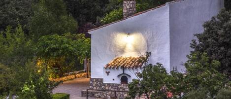 المنشأة من الخارج