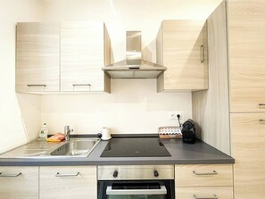 冷蔵庫、電子レンジ、コーヒー / ティーメーカー、電気ポット