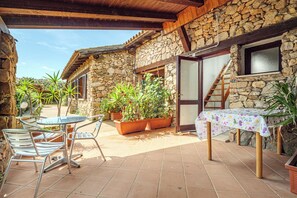 屋外ダイニングエリア