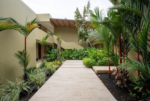 Yeguas Y64 by Wynwood House