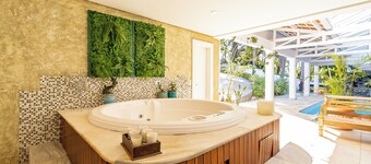 Oasis in the city - High standard mansion in Curitiba