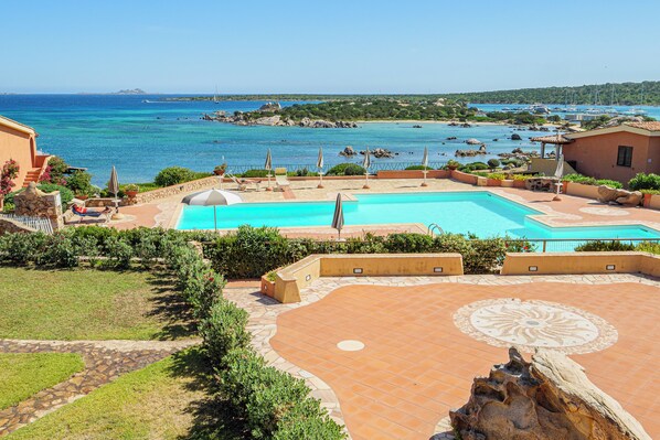 Pool - Room 'Ginepro' with Mountain View, Shared Pool and Shared Garden (Marinella)