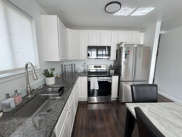 Micro-ondas, fogão, cooktop, lava-louças