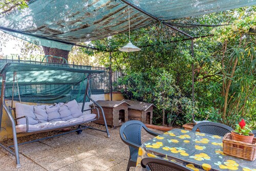 Holiday Home 'Leccio Relax Con Vista' with Private Garden, Wi-Fi and Air Conditioning