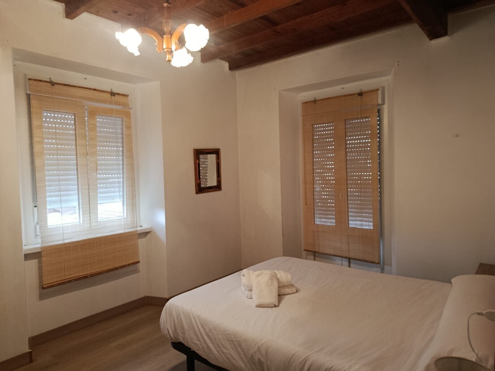 6 soverom, strykejern/-brett og sengetøy