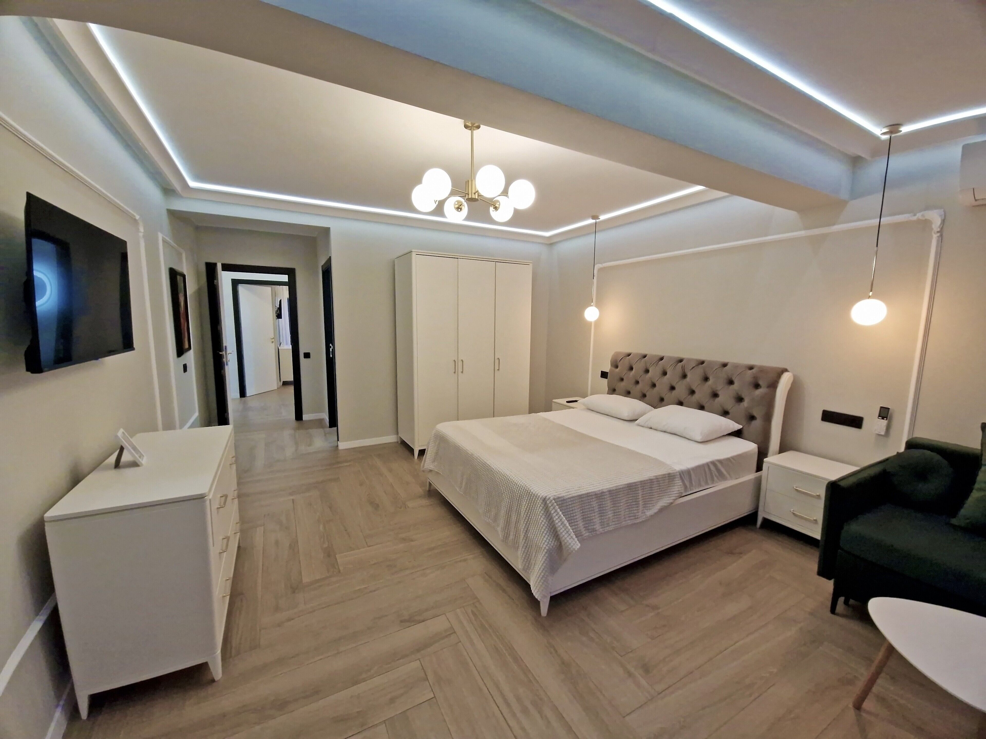4 bedrooms, iron/ironing board, free WiFi, bed sheets