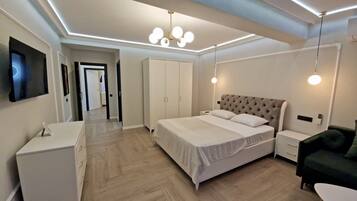 4 bedrooms, iron/ironing board, free WiFi, bed sheets