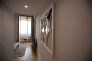 TV - Hopstays -Porto Charming Studio (Oporto)