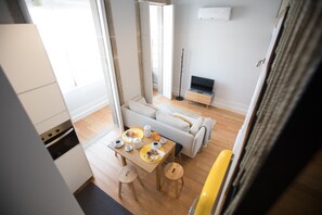 TV - Hopstays -Porto Charming Studio (Oporto)